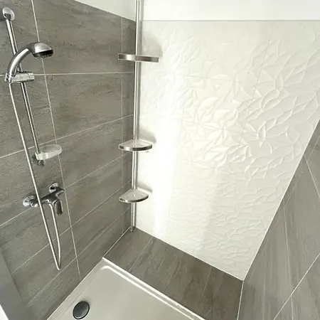 Spacious T3 With Wifi - Terrace And Parking Apartment *