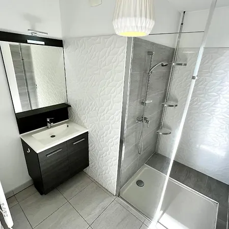 Spacious T3 With Wifi - Terrace And Parking Apartment